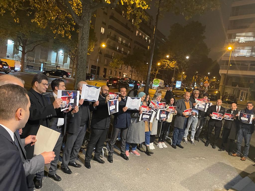 وقفة تضامنية مع النائب عمرو درويش من أمام سفارة مصر بباريس (فيديو)