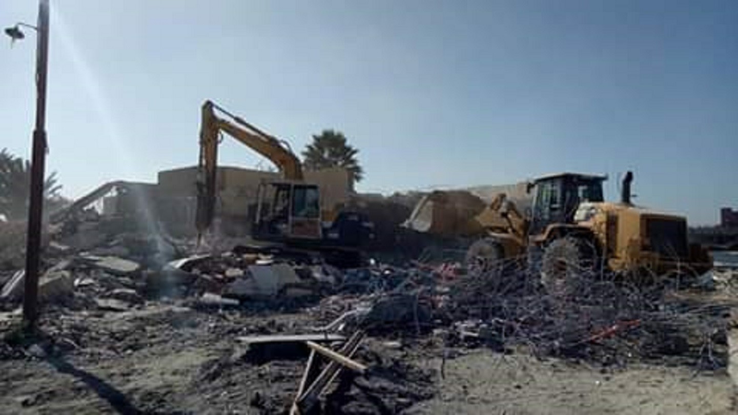 حملة مكبرة لإزالة التعديات بطريق بلاجات الإسماعيلية.. صور