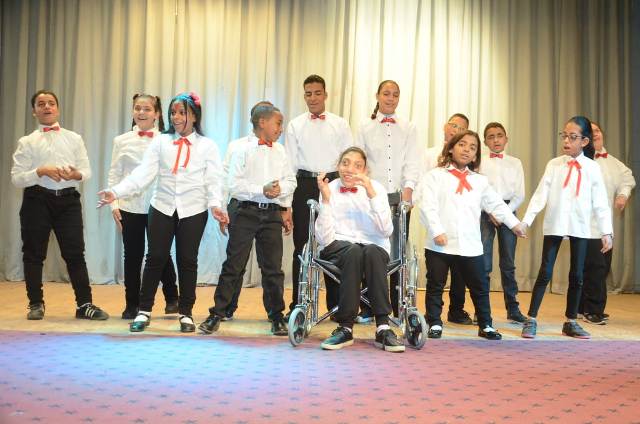 عروض متحدى الاعاقة تلهب خيال جمهور مكتبة مصر الجديدة.. صور