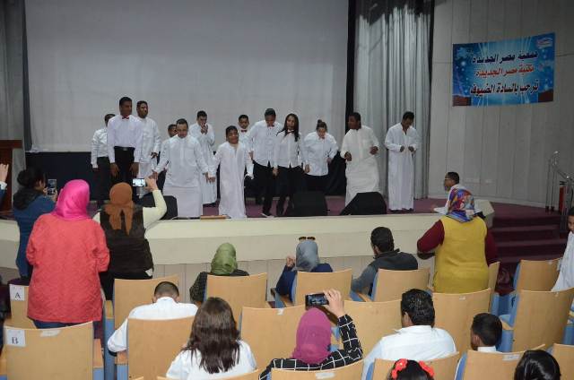 عروض متحدى الاعاقة تلهب خيال جمهور مكتبة مصر الجديدة.. صور