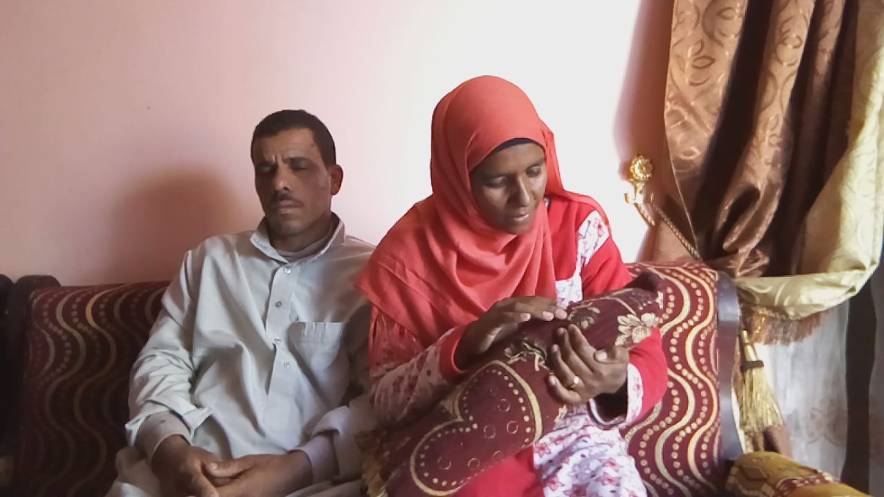 قمة الوجع مآساة حقيقية  لسنوات من الحرمان تعيشها أسرة فقيرة لم ترزق بأطفال بالوادى الجديد