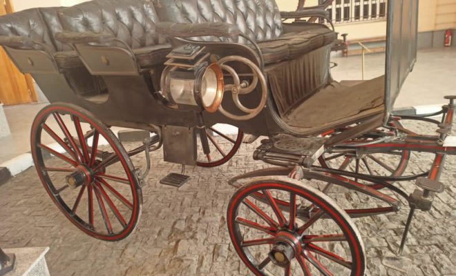 وصول مركبة القصير إلى متحف المركبات الملكية