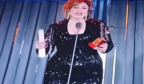 إلهام شاهين تفوز بجائزة أفضل ممثلة عن دورها فى 