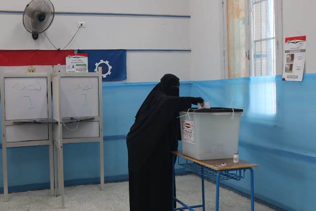  بدء توافد المواطنين الادلاء باصواتهم فى مقرات الاقتراع بالسويس 