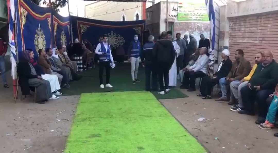 توافد كبار السن على لجان الاقتراع بمحافظة الوادي الجديد..صور