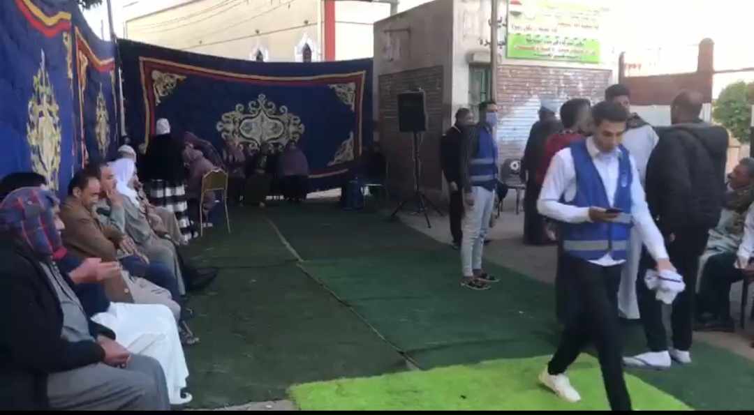 توافد كبار السن على لجان الاقتراع بمحافظة الوادي الجديد..صور
