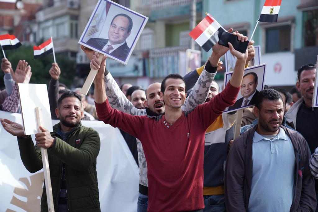 الانتخابات الرئاسية ..أهالى سفاجا يتوافدون بالاعلام امام لجان الا