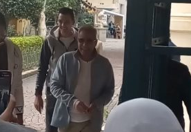 حكيم امام لجمهوره: 