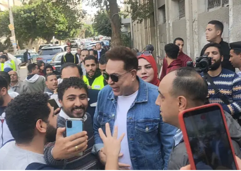 حكيم امام لجمهوره: 