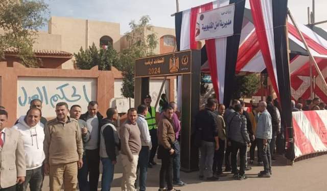 روؤساء أجهزة العبور والعبور الجديدة يتفقدان اللجان الإنتخابية صور