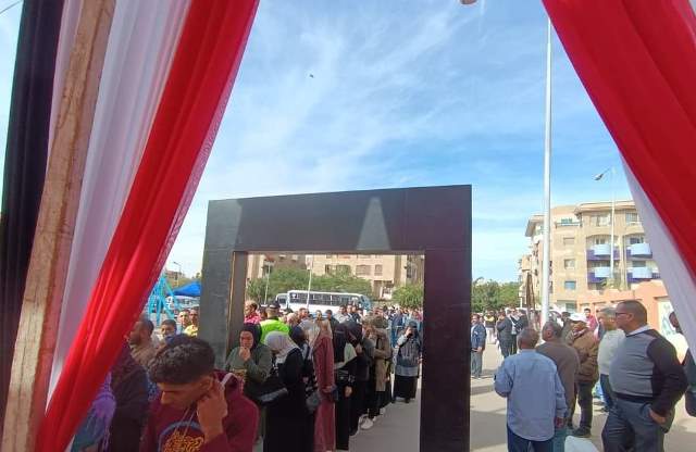 روؤساء أجهزة العبور والعبور الجديدة يتفقدان اللجان الإنتخابية صور