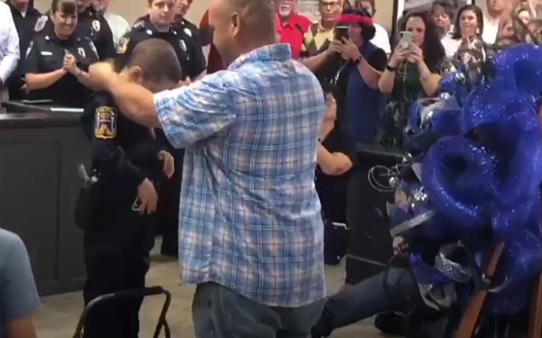 الشرطة في تكساس تحقق أمنية طفلة مصابة بالسرطان