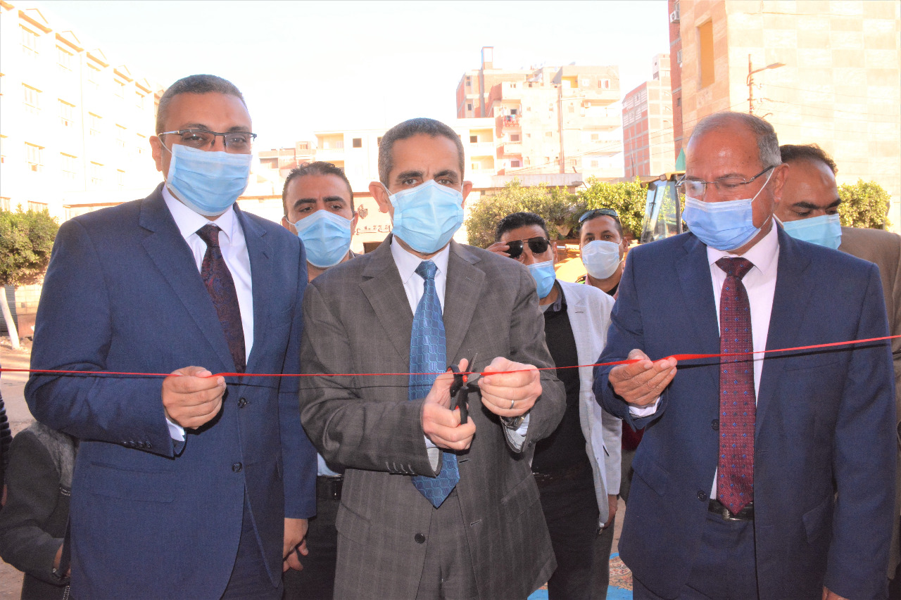 محافظ الغربية يفتتح المركز التكنولوجي بقطور -صور
