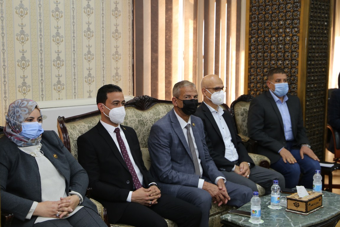 محافظ السويس يستقبل أعضاء مجلسي الشيوخ والنواب