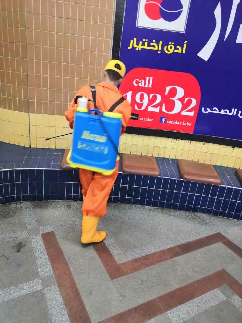 النقل  : توزيع كمامات طبية على العاملين و ركاب المترو 