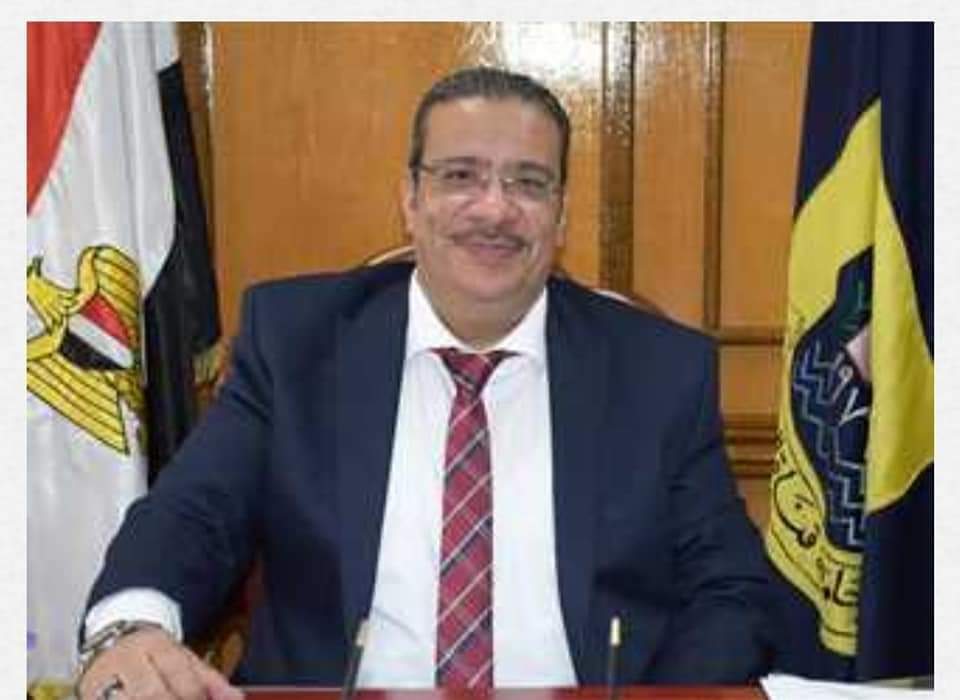 رئيس جامعة قناة السويس الدكتور أحمد زكى