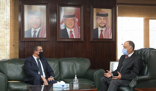 وزير المياه والري الأردني مستقبلًا سفير مصر لدى عمّان شريف كمال