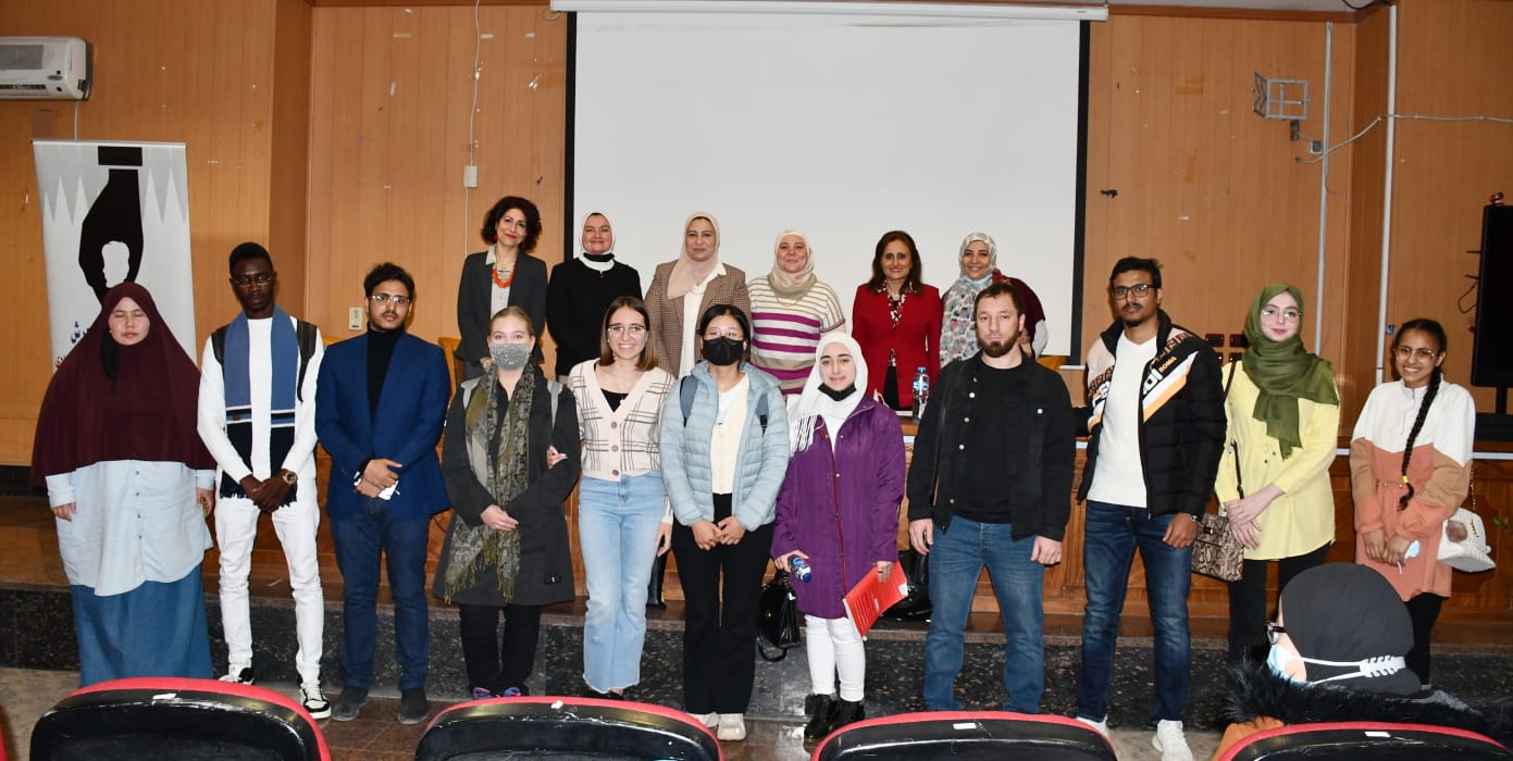 وحدة دعم المرأة ومناهضة العنف تشارك في الأسبوع الثقافي بألسن عين شمس 