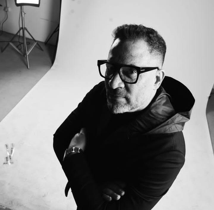 بالأبيض والأسود .. ماجد المصرى يروج لـ 