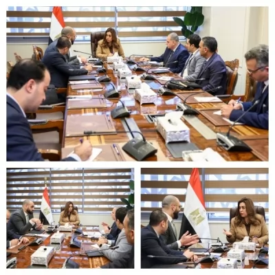 الدكتورة منال عوض وزيرة التنمية المحلية والبيئة خلال الاجتماع