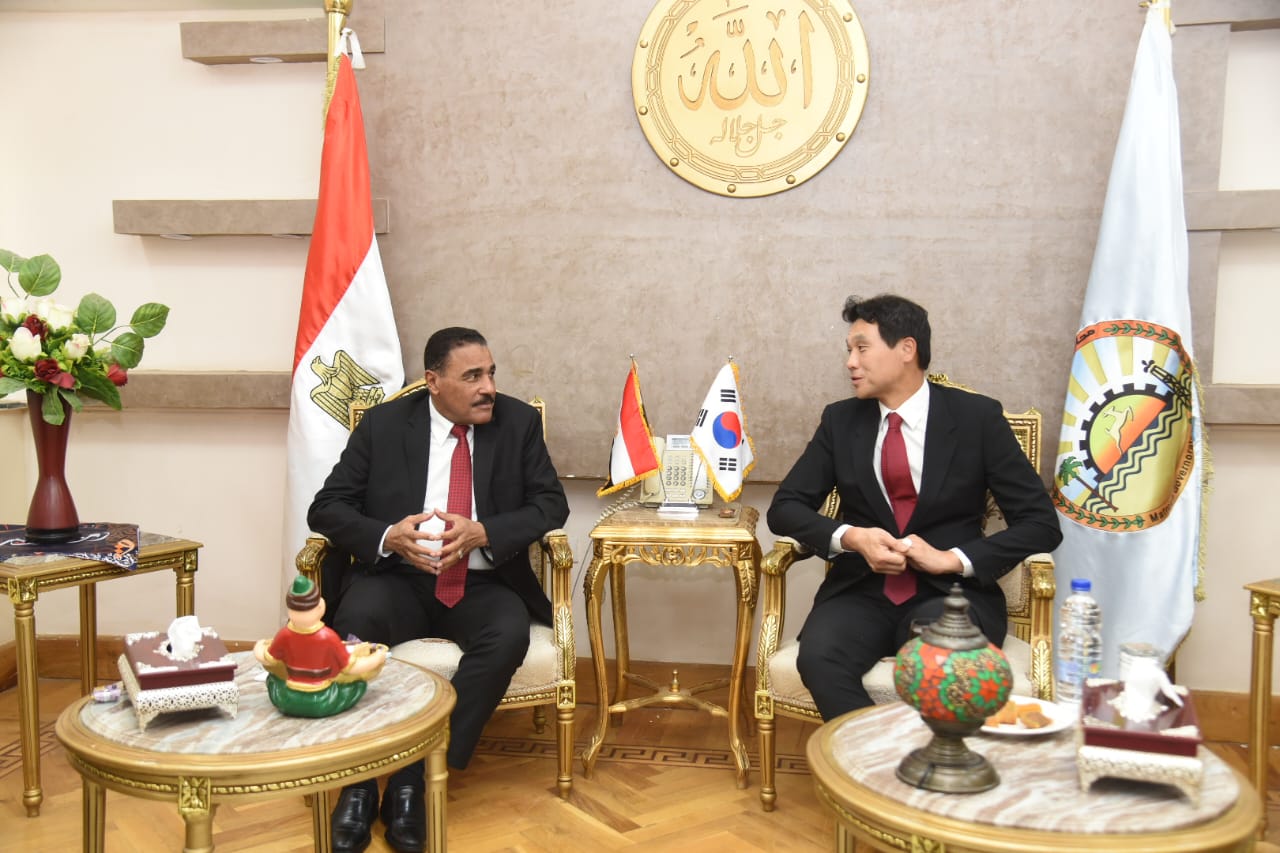 محافظ مطروح يستقبل سفير كوريا الجنوبية 