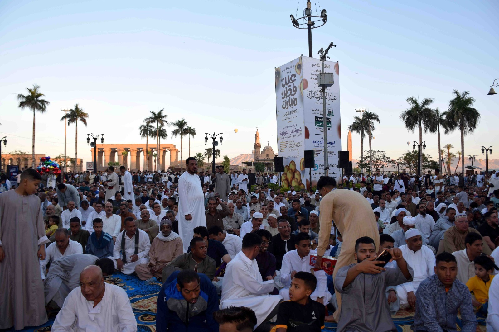محافظ الأقصر يشارك المواطنين فرحة العيد بساحة أبو الحجاج 