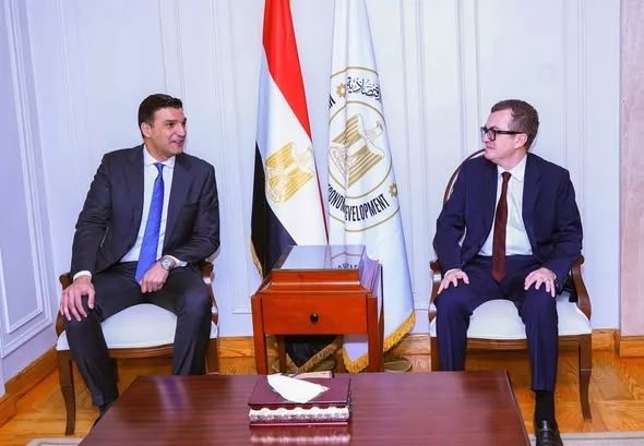 وزيرا التخطيط والصناعة