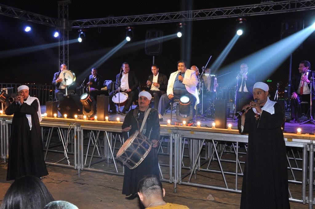 مواويل أحمد عدوية تشعل خيمة رمضانية بالشيخ زايد .. صور