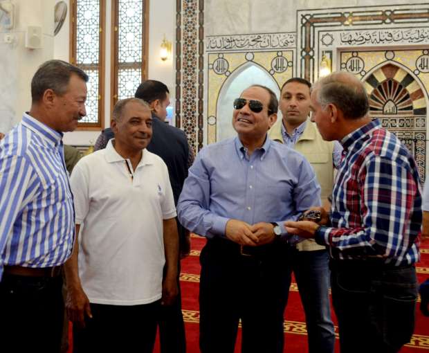 جولة تفقدية للرئيس السيسى إلى منطقة النخيل بنهاية محور المشير