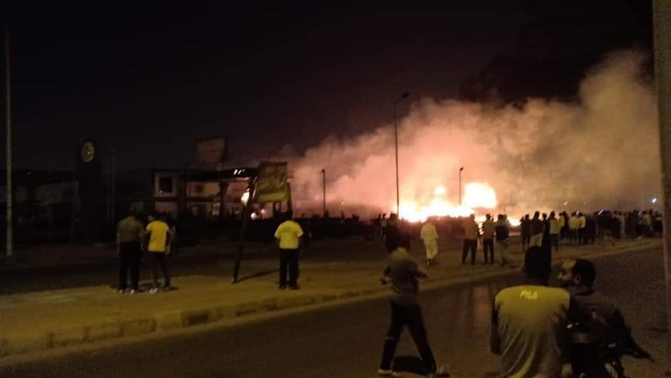 اندلاع حريق هائل في مقطورة وقود بالعاشر من رمضان 