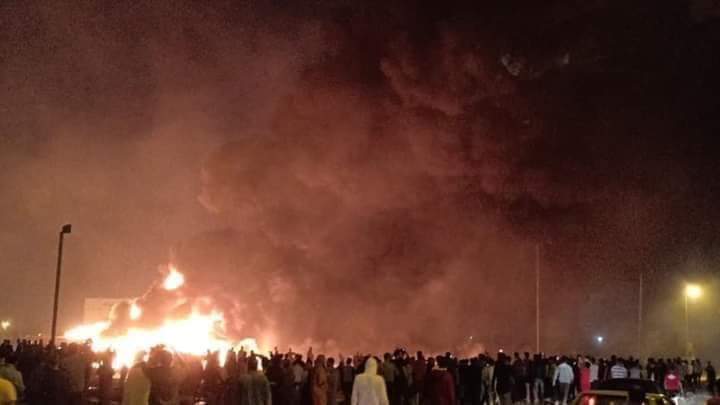 اندلاع حريق هائل في مقطورة وقود بالعاشر من رمضان 