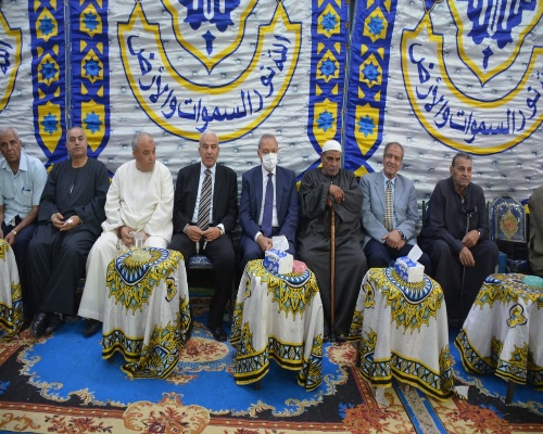 محافظ القليوبية يُقدم واجب العزاء لأسرة شهيد الهجوم الارهابى الملازم اول 