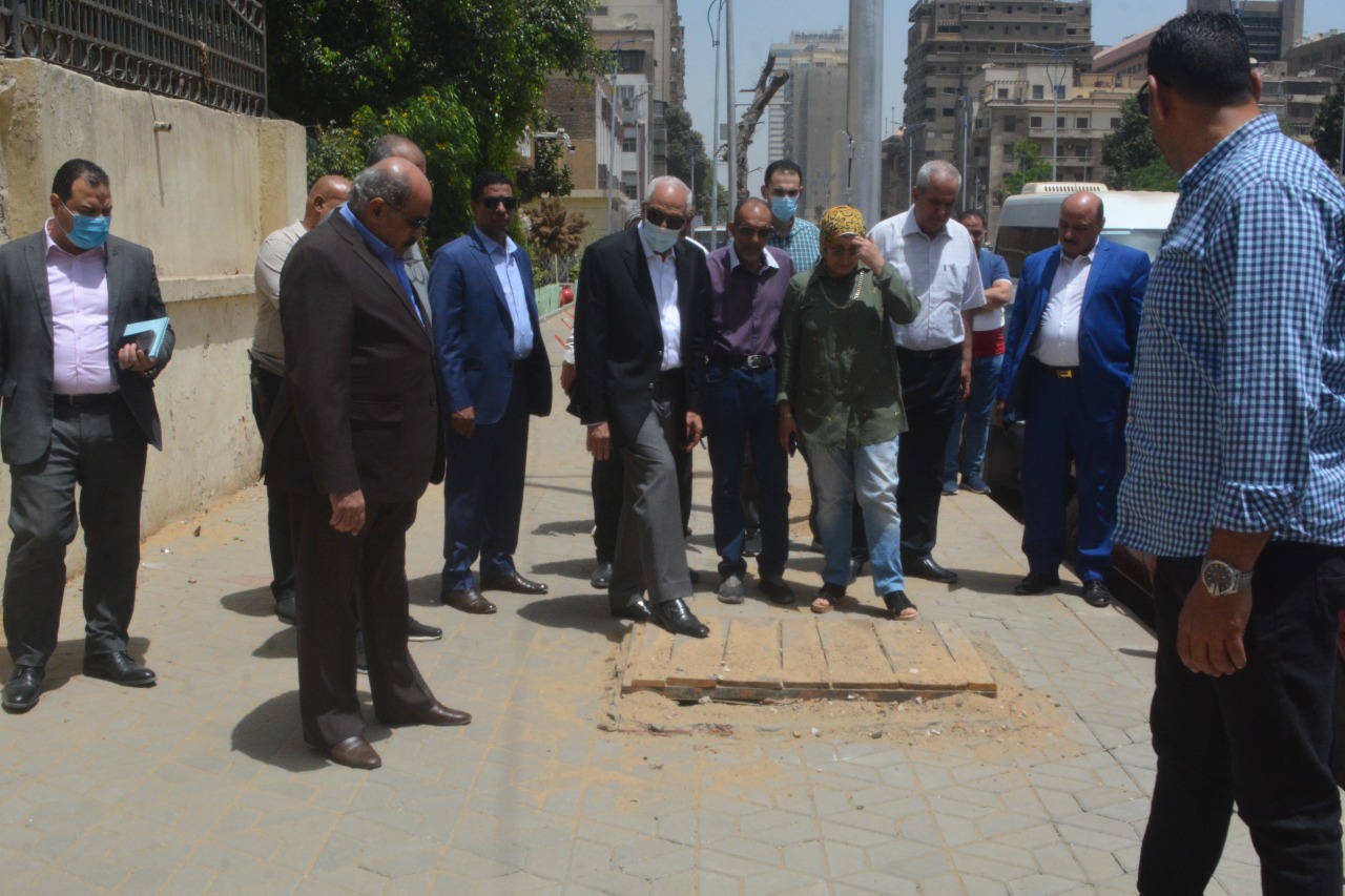 محافظ الجيزة.. رصف وتطوير محاور مرورية بالعديد من القطاعات لتيسير الحركة المرورية