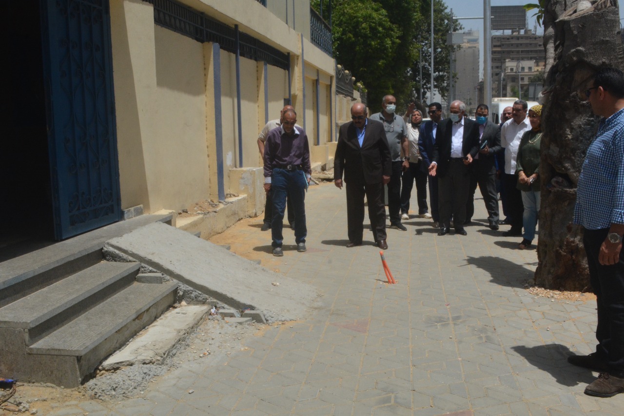 محافظ الجيزة.. رصف وتطوير محاور مرورية بالعديد من القطاعات لتيسير الحركة المرورية