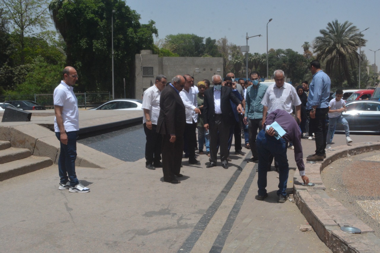 محافظ الجيزة.. رصف وتطوير محاور مرورية بالعديد من القطاعات لتيسير الحركة المرورية