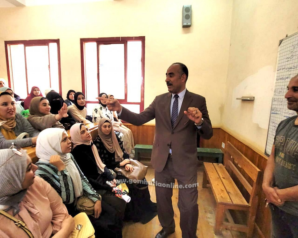 الفولى خلال متابعته التدريب الذهنى للمعلمين الجدد