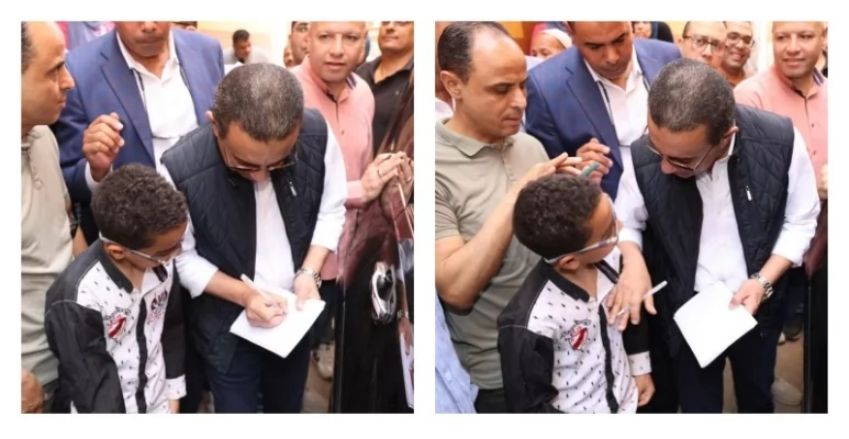 محافظ المنوفية يجبر بخاطر طالب ويوقع له أوتوجراف بكراسته بمدينة الشهداء