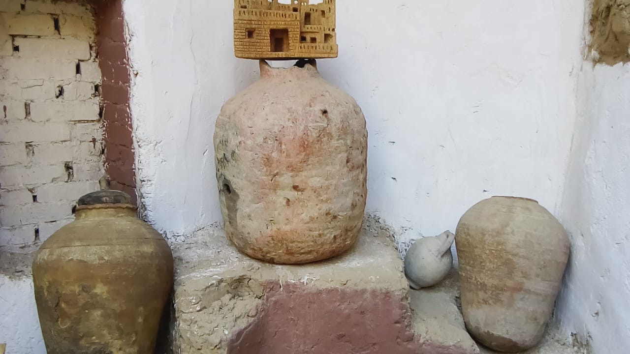 ٨ جمعيات حرفية بالوادى الجديد تشارك بعرض منتجاتها بمعهد المشاه