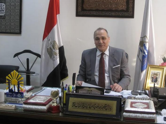 شعار محافظه القاهرة علي اسوار مدارس المستقبل احتفالا بالعيد القومي للمحافظة