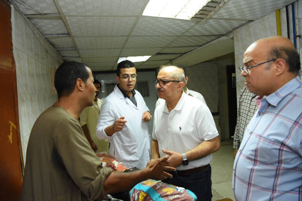 رئيس جامعة أسيوط  يعلن نجاح عملية جراحية لإنقاذ طفل عمره 6 سنوات من بتر  الساق