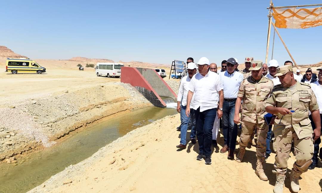 رئيس الوزراء يتفقد مشروع تطوير منظومة إدارة الري والصرف بسيوة