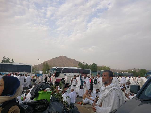جبل الرحمة بمشعر عرفه يستقبل ضيوف الرحمن.. اليوم