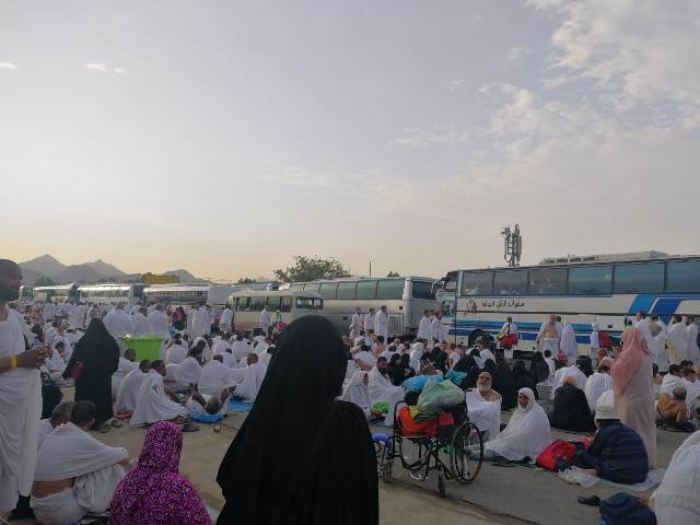 جبل الرحمة بمشعر عرفه يستقبل ضيوف الرحمن.. اليوم