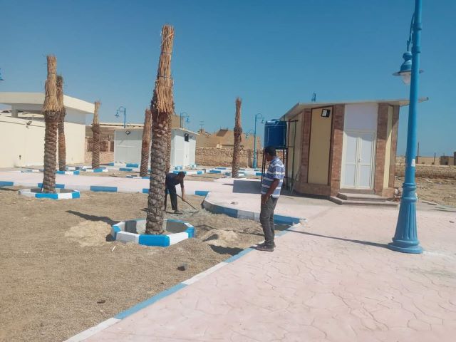 إستمرار أعمال التطوير بشاطئ وكورنيش مدينة القصير.. بالصور