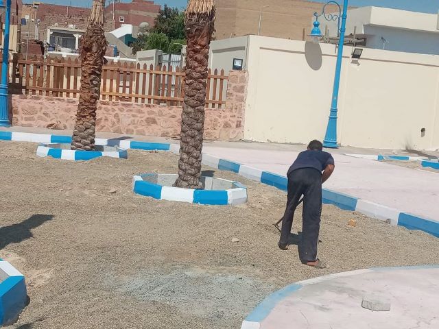 إستمرار أعمال التطوير بشاطئ وكورنيش مدينة القصير.. بالصور