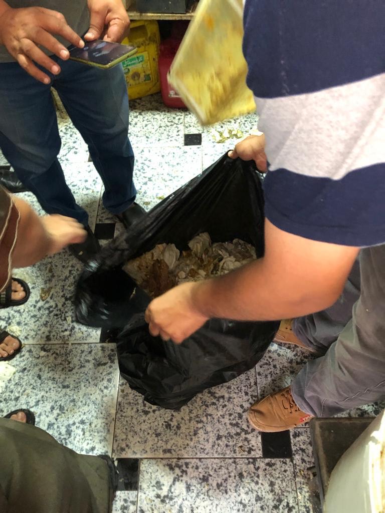 إعدام طن ونصف أغذية فاسدة وغلق 6 منشآت بها خطر داهم فى حملة تفتيشية لصحة الدقهلية