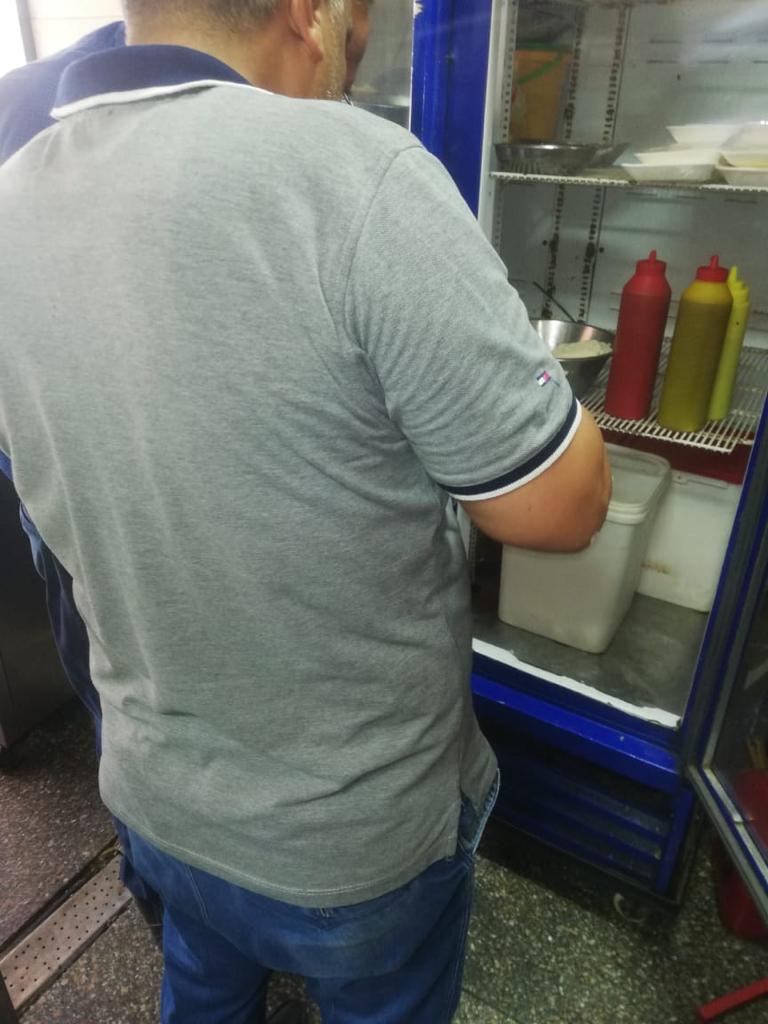 إعدام طن ونصف أغذية فاسدة وغلق 6 منشآت بها خطر داهم فى حملة تفتيشية لصحة الدقهلية