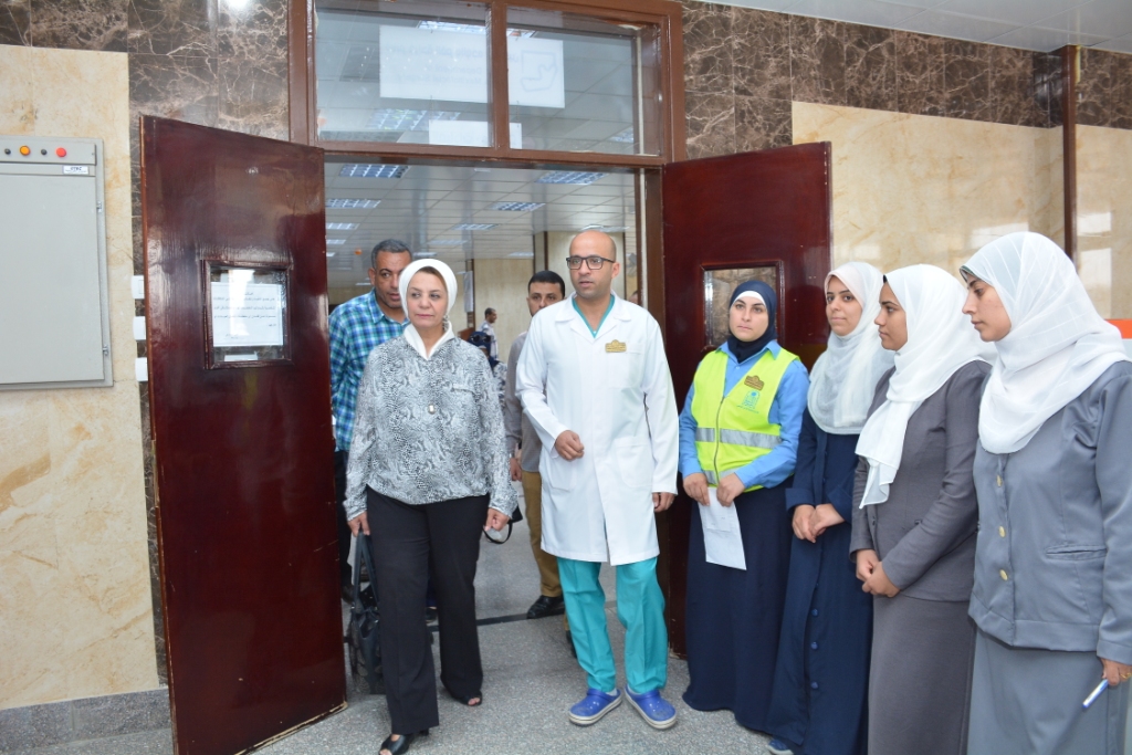 جامعة أسيوط تتابع استعدادات كلية طب الأسنان للعام الدراسي الجديد