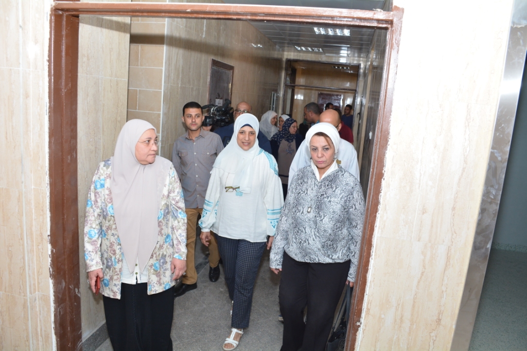 جامعة أسيوط تتابع استعدادات كلية طب الأسنان للعام الدراسي الجديد