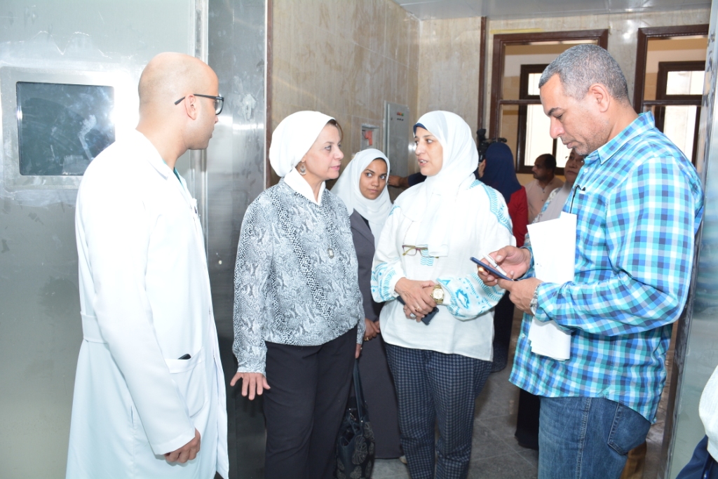 جامعة أسيوط تتابع استعدادات كلية طب الأسنان للعام الدراسي الجديد